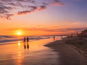 Suasana sunset di Pantai Seminyak Bali dengan garis pantai luas dan nuansa modern